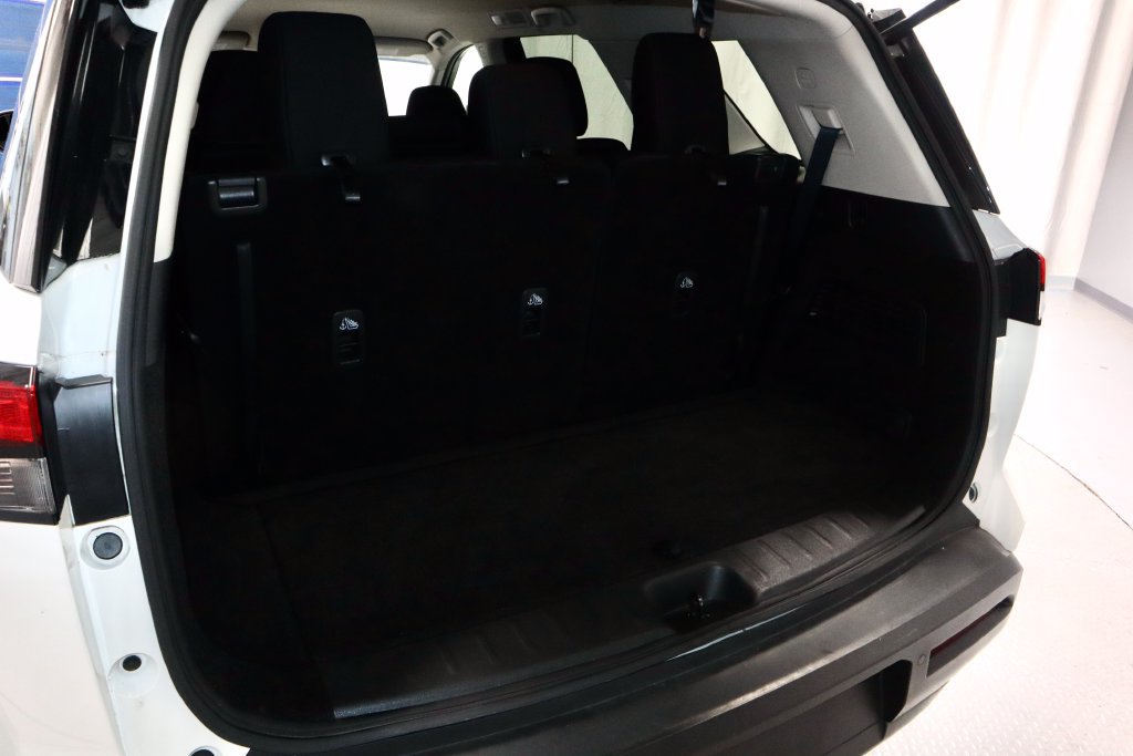 Used 2024 Nissan Pathfinder SV w/ Black Appearance Package AWD/4WD image 13