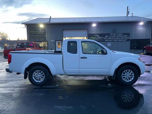 Used 2014 Nissan Frontier SV image 9