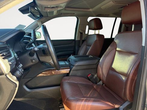 Used 2020 Chevrolet Suburban Premier w/ Premier Plus Edition image 13