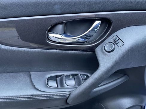 Used 2018 Nissan Rogue SV image 23