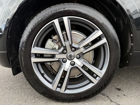 Used 2019 Volvo XC60 T6 Momentum w/ Multimedia Package AWD/4WD image 9