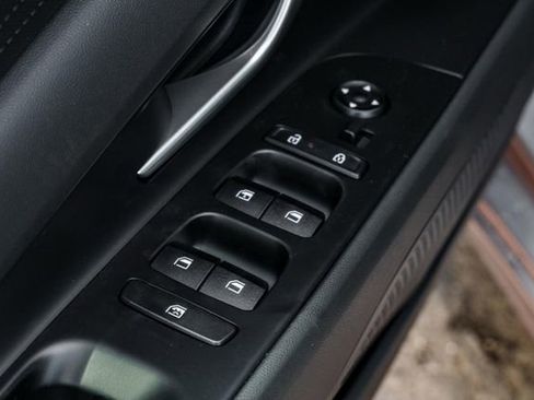 New 2025 Hyundai Elantra SE image 17