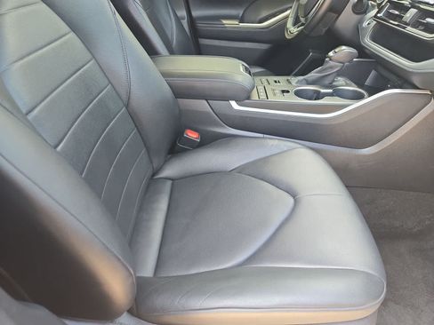 Used 2020 Toyota Highlander XLE AWD/4WD image 21