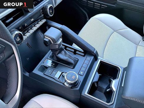 Used 2025 Toyota Tacoma Limited AWD/4WD image 17