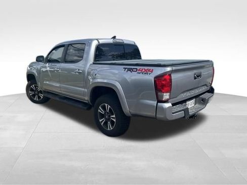 Used 2017 Toyota Tacoma TRD Sport w/ Tow Package AWD/4WD image 9