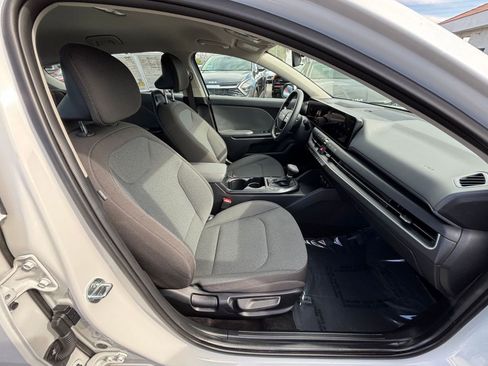 Used 2025 Kia K4 FWD image 25
