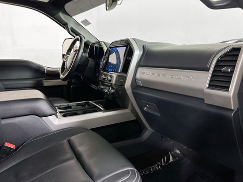 Used 2022 Ford F250 Lariat w/ Black Appearance Package AWD/4WD image 30
