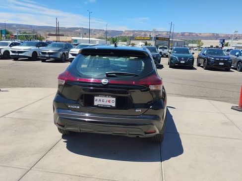 Used 2024 Nissan Kicks SR w/ SR Premium Package FWD image 6