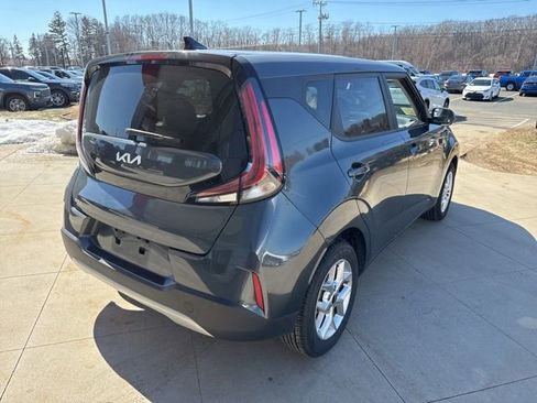 Used 2023 Kia Soul LX w/ LX Technology Package image 7