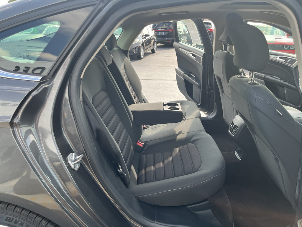 Used 2018 Ford Fusion SE FWD image 37