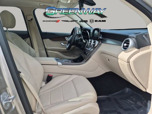 Used 2021 Mercedes-Benz GLC 300 4MATIC image 8