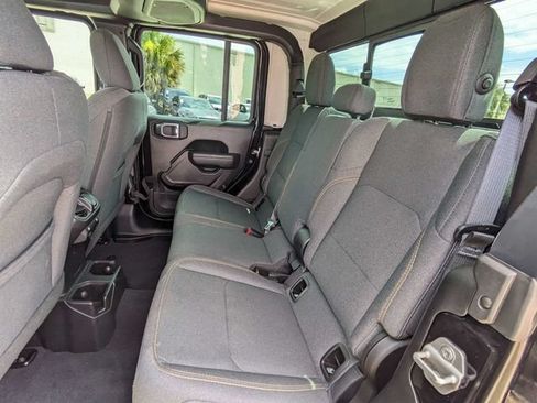Used 2025 Jeep Gladiator Sport AWD/4WD image 15