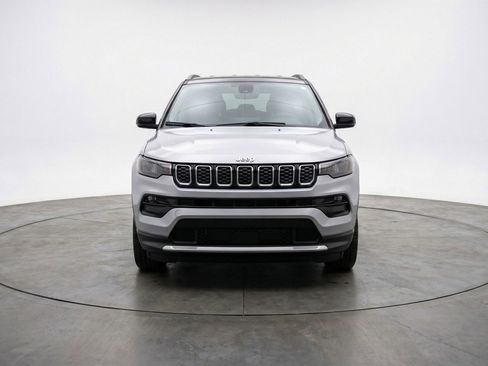 Used 2025 Jeep Compass Limited image 2
