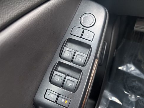 Used 2018 Chevrolet Suburban LT image 17