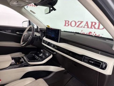 Used 2023 Lincoln Nautilus Black Label AWD/4WD image 17