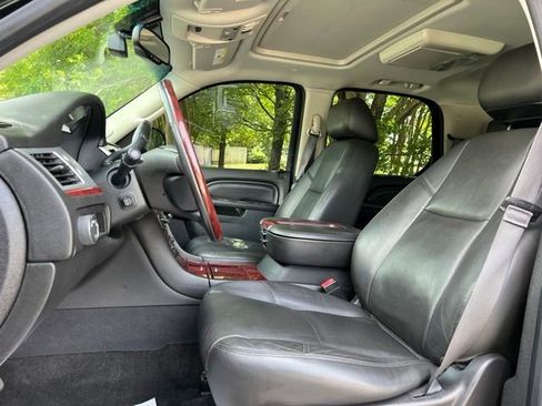 Used 2013 Cadillac Escalade Premium AWD/4WD image 13