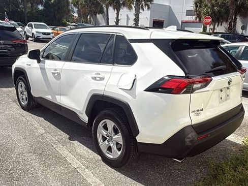 Used 2019 Toyota RAV4 XLE w/ Convenience Package AWD/4WD image 4