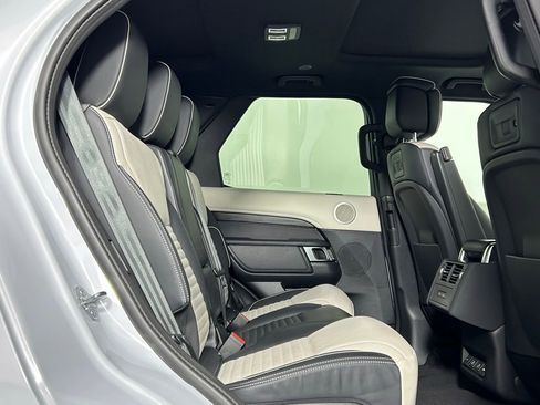 Used 2022 Land Rover Discovery HSE R-Dynamic image 13