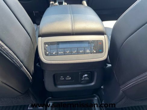Used 2025 Nissan Pathfinder Platinum w/ Cargo Package AWD/4WD image 19