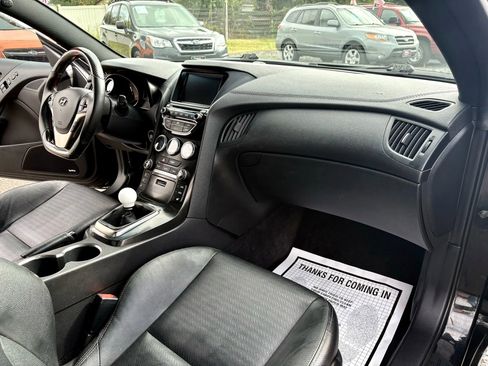 Used 2015 Hyundai Genesis 3.8 image 20