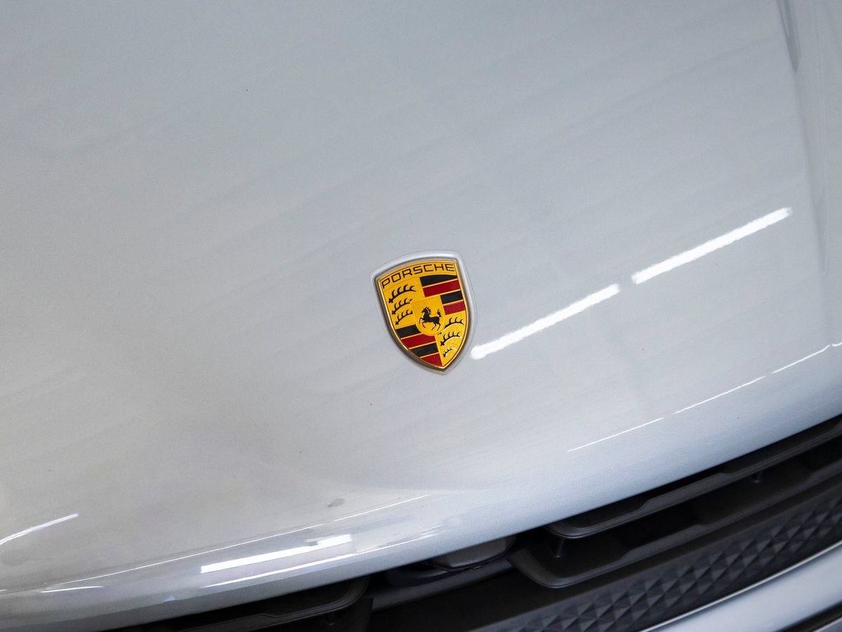 Certified 2024 Porsche Macan AWD/4WD image 11