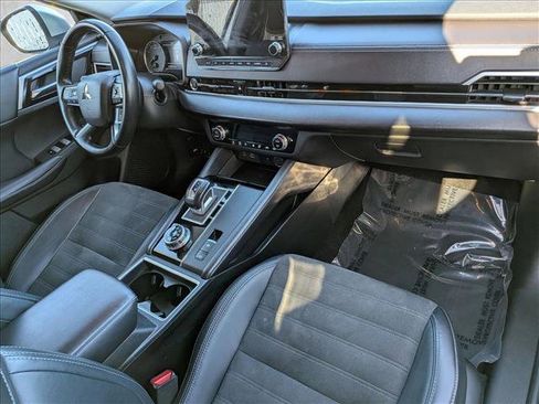 Used 2024 Mitsubishi Outlander SE image 20