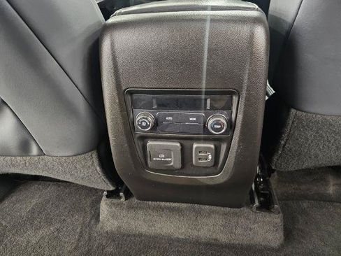 Used 2019 Buick Enclave Essence FWD image 36