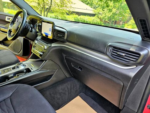 Used 2020 Ford Explorer XLT w/ Class III Trailer Tow Package image 21