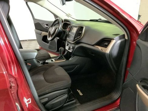 Used 2017 Jeep Cherokee Latitude FWD image 24