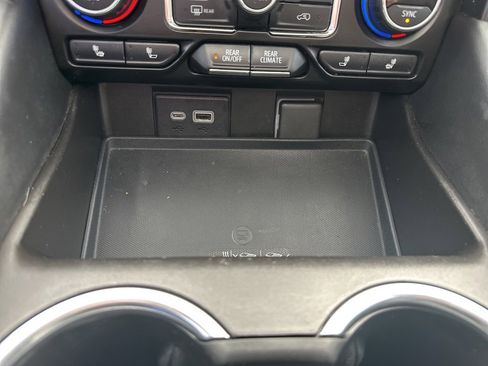 Used 2021 Chevrolet Tahoe Z71 w/ Z71 Signature Package image 6