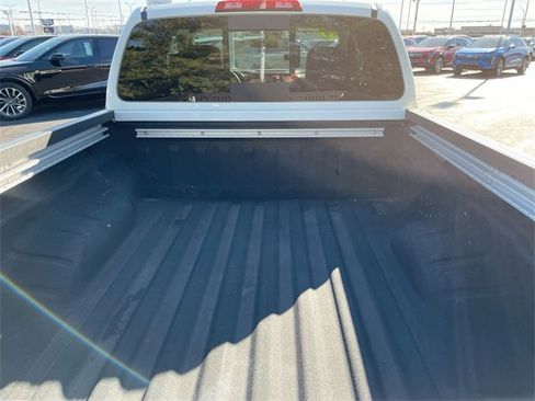 Used 2024 Nissan Frontier SV w/ SV Convenience Package image 17