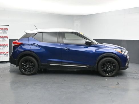 Used 2020 Nissan Kicks SR w/ SR Premium Package FWD image 9