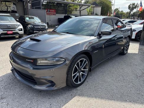 Used 2020 Dodge Charger R/T w/ Plus Group RWD image 2