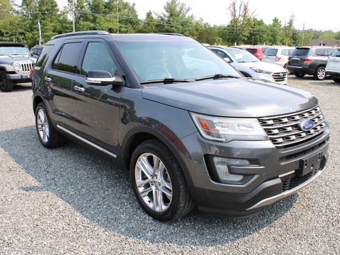 Used 2016 Ford Explorer XLT w/ Equipment Group 202A AWD/4WD image 4
