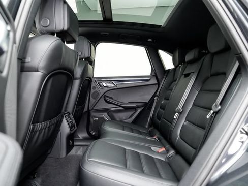 Certified 2026 Porsche Macan AWD/4WD image 24