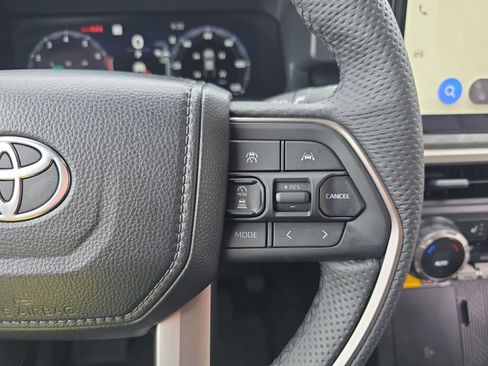 Used 2025 Toyota Tacoma Limited AWD/4WD image 18