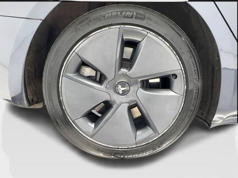 Used 2023 Tesla Model 3 Standard Range image 32