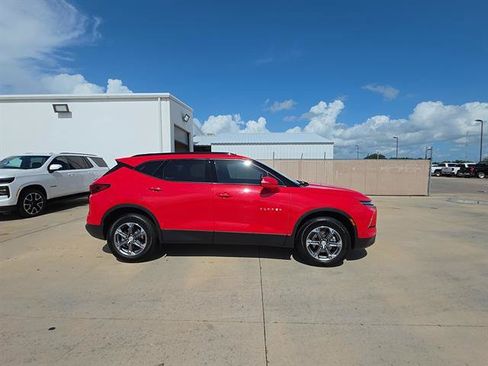 Used 2024 Chevrolet Blazer LT FWD image 3