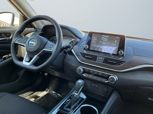 Used 2023 Nissan Altima 2.5 SV FWD image 14
