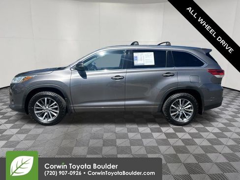 Used 2017 Toyota Highlander XLE w/ Carpet Mat Package AWD/4WD image 4