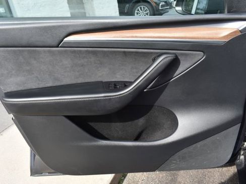 Used 2022 Tesla Model Y Long Range AWD/4WD image 17
