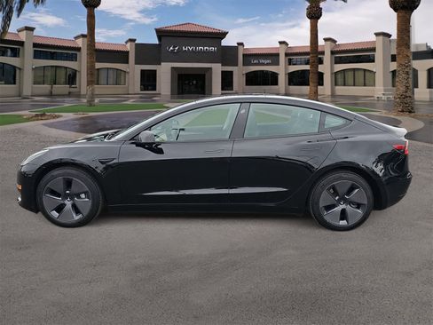 Used 2023 Tesla Model 3 Standard Range image 5
