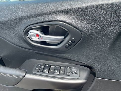 Used 2020 Jeep Cherokee Limited AWD/4WD image 15