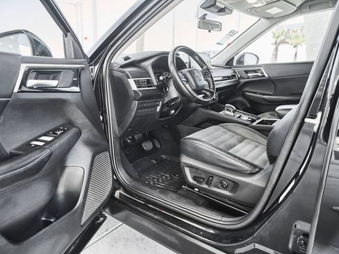 Used 2022 Mitsubishi Outlander SE FWD image 16