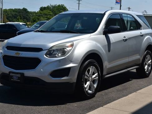 Used 2017 Chevrolet Equinox LS FWD image 12