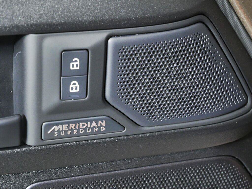 Used 2026 Land Rover Defender 110 OCTA AWD/4WD image 7