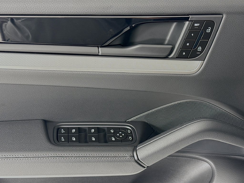 Certified 2026 Porsche Cayenne Coupe AWD/4WD image 11