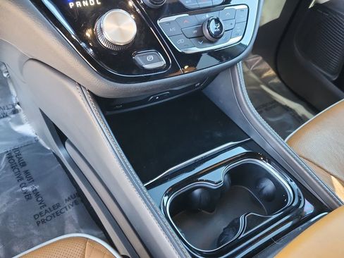 Used 2023 Chrysler Pacifica Pinnacle image 24