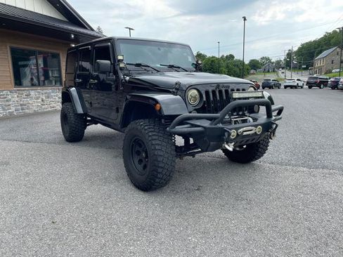 Used 2015 Jeep Wrangler Unlimited Sahara AWD/4WD image 11