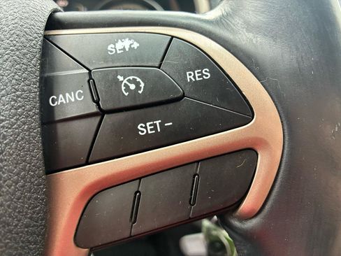 Used 2014 Jeep Cherokee Latitude w/ Cold Weather Group AWD/4WD image 17